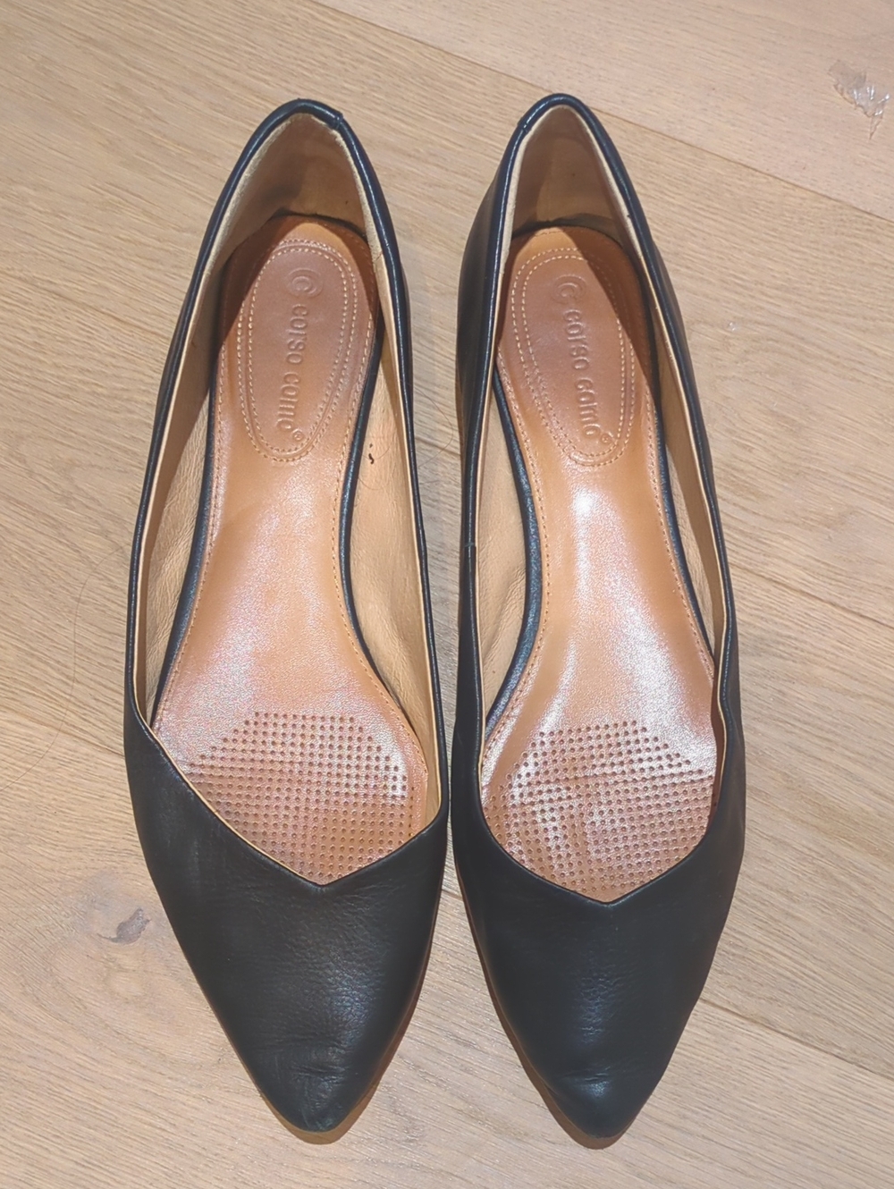 Corso Como Black Pointed Leather Flats with V-Cut